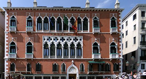 Choc a Venezia: si uccide gettandosi dalla finestra dell'hotel Danieli