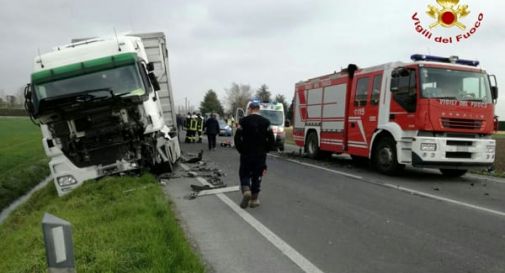 Schianto tra auto e tir, un morto