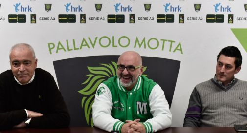 da sinistra il presidente Renato De Bortoli, coach Pino Lorizio, il d.s. Alessandro Carniel