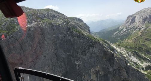 In salvo il giovane alpinista caduto per venti metri dalla parete che stava scalando