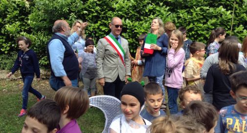 Alle elementari Volta il primo giardino del progetto “Un posto al verde a scuola