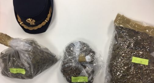 Sequestrati quasi due chili e mezzo di marijuana: arresti