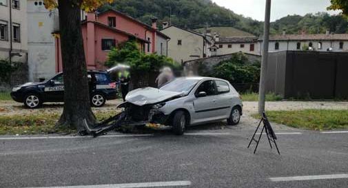 Schianto tra due auto, traffico in tilt a Vittorio Veneto