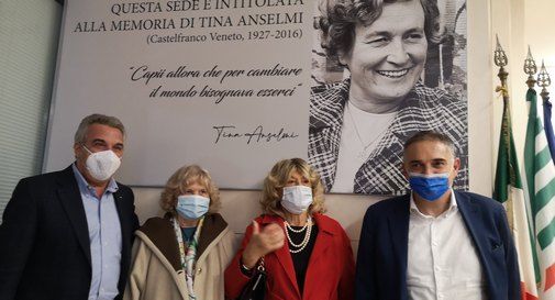 Nuova sede Cisl:  Luigi Sbarra con Maria Teresa e Gianna Anselmi, sorelle di Tina Anselmi