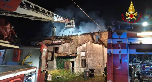 Fiamme nella notte a Vazzola, distrutta un'abitazione in via Cati