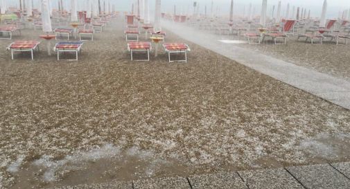 Bomba d'acqua, Lignano colpita da violenta grandinata VIDEO