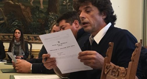 Rappresentanti della comunità Rom interrompono la conferenza stampa e accusano il sindaco di Treviso