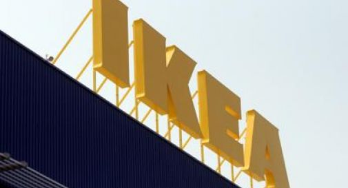 Bloccati per un incidente, Ikea gli offre i letti