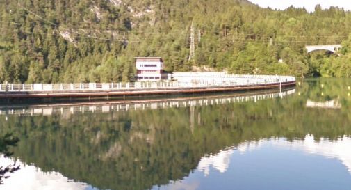 Emergenza al lago: l'auto di un pescatore di Quinto sprofonda nell'acqua