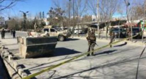 Kamikaze a Kabul: 40 morti