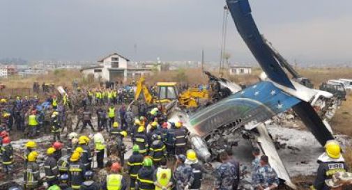 Nepal, aereo si schianta: 49 morti