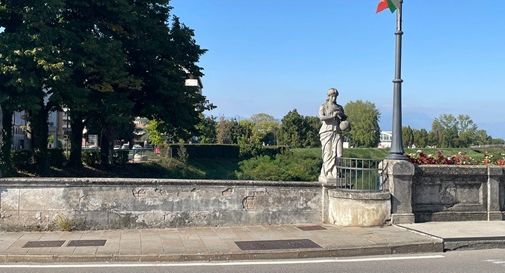 Cade dal muretto del ponte e finisce nel terrapieno, complesso salvataggio notturno a Oderzo