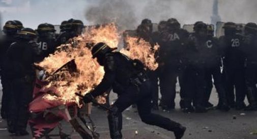 Parigi, scontri e molotov al corteo del Primo maggio