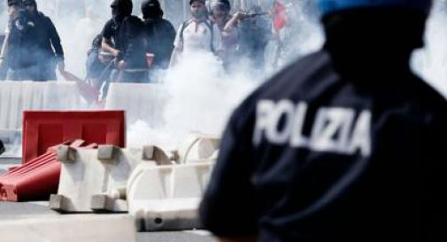 Corteo anti-Salvini a Napoli, scontri tra manifestanti e polizia