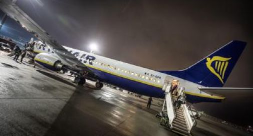 Squarcio in un'ala, paura sul volo Ryanair