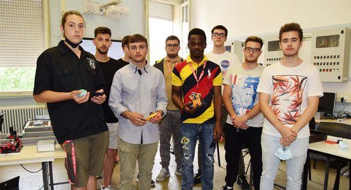 Alla scuola di formazione professionale di Fonte gli studenti realizzano mini-robot