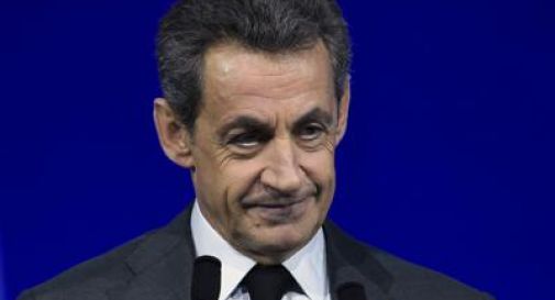 Francia, Sarkozy twitta: 