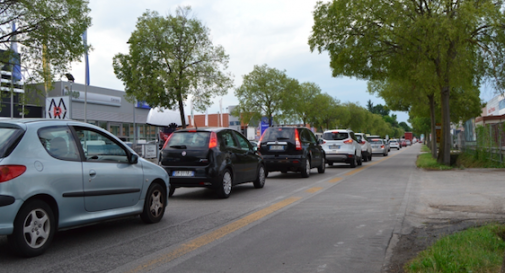 Strada Ovest a Treviso immersa nell'inquinamento: ogni giorno più di 33mila mezzi e 243mila metri cubi di smog