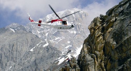 Sbatte la testa contro una roccia sul Grappa: morto escursionista