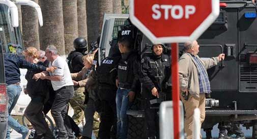 Strage di turisti a Tunisi: 22 morti al museo del Bardo. 4 o 5 le vittime italiane.