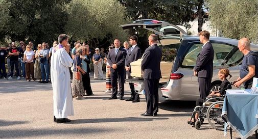 Una folla commossa per l'addio a Valentino Spigariol
