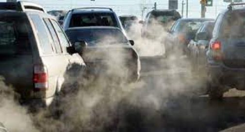 Smog, dal 1° ottobre tornano le limitazioni: i diesel Euro5 circolano con allerta verde. Ecco tutte le novità
