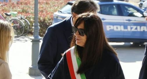 Accoglienza e migranti, duro scontro tra vescovo e sindaca