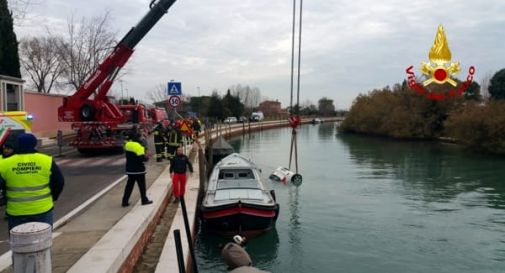 Esce di strada con l'auto, finisce nel canale e muore annegata