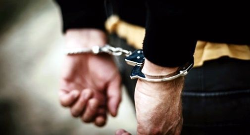 Da gioco erotico a una tortura lunga 12 ore: arrestato un uomo