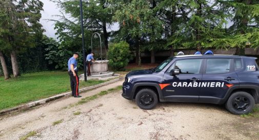 Pieve del Grappa, lo sorprendono al parco con coca, hashish e 900 euro: ha 19 anni