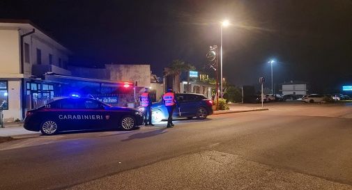 Montebelluna, camionisti sorpassano in linea continua la coda di auto e si trovano davanti il posto di blocco