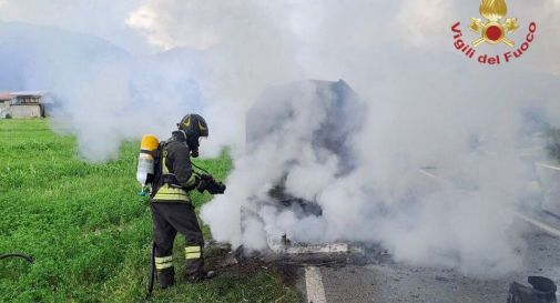 Auto in corsa prende fuoco: allarme a Pieve del Grappa