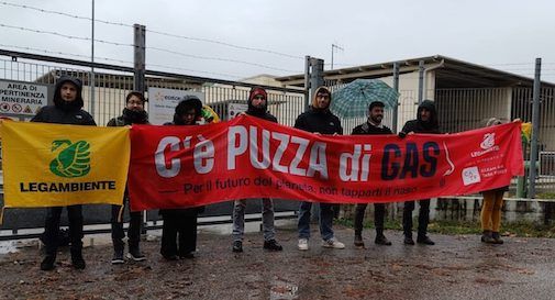 sit-in davanti alla Centrale Edison Stoccaggio di Collalto