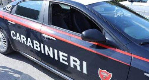 Picchia figlia di 17 mesi e le rompe due costole