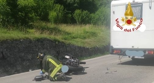 incidente camper moto