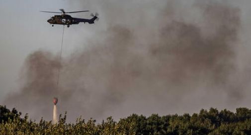 Sotto controllo il rogo vicino al confine