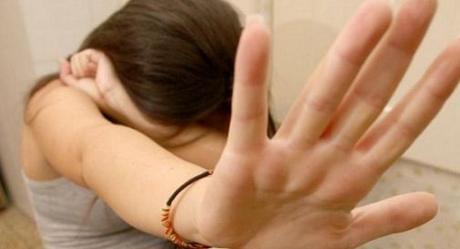 Denunciato per violenza carnale, già libero dopo poche ore