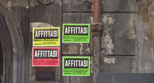 Falsi contratti per affittare case di cui si fingeva proprietario