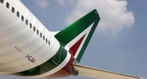 Alitalia, buste aperte: le offerte sono 32