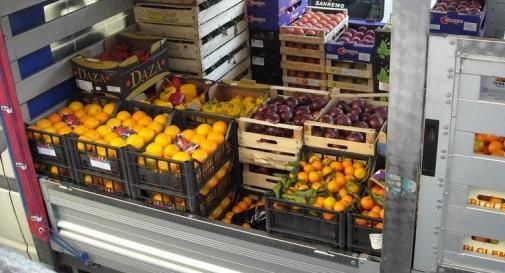 Occhio alla truffa degli ambulanti della frutta