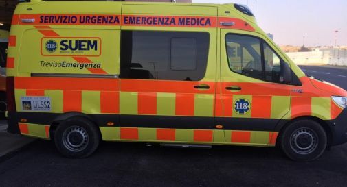 Schianto contro l'auto a Castelfranco, 21enne ciclista finisce all'ospedale