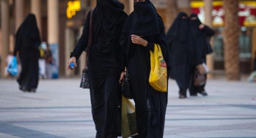 Le donne potranno guidare i taxi in Arabia Saudita, è prima volta