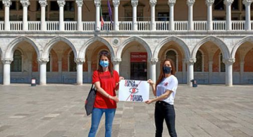 “Senza cultura, nessun futuro”, la denuncia dei lavoratori del settore