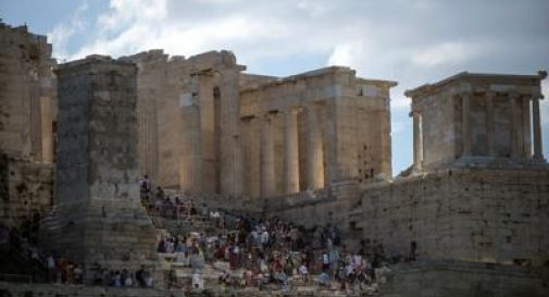 Acropoli chiusa per troppo caldo