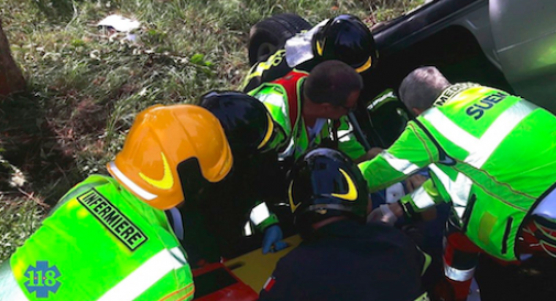 Zero Branco, auto si capovolge: conducente incastrato