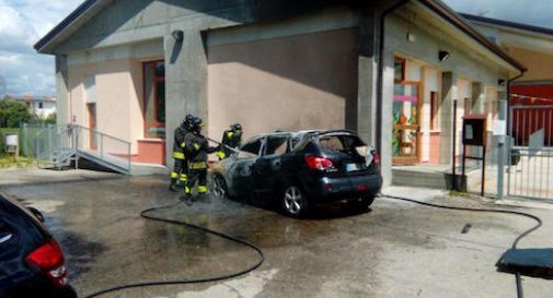 Montebelluna, auto a fuoco vicino ad un asilo 