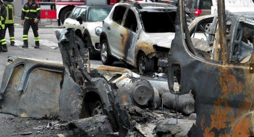 Auto in fuoco, oltre 200 evacuati a Milano- Video