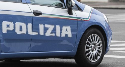 Cosparge la ex di benzina e tenta di darle fuoco