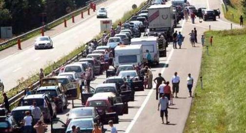 Traffico intenso e incidenti nella prima domenica di agosto