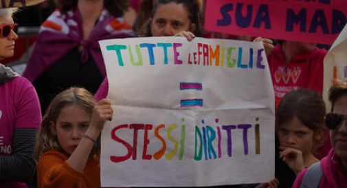 Le mamme arcobaleno: 'Stiamo subendo un attacco politico' 